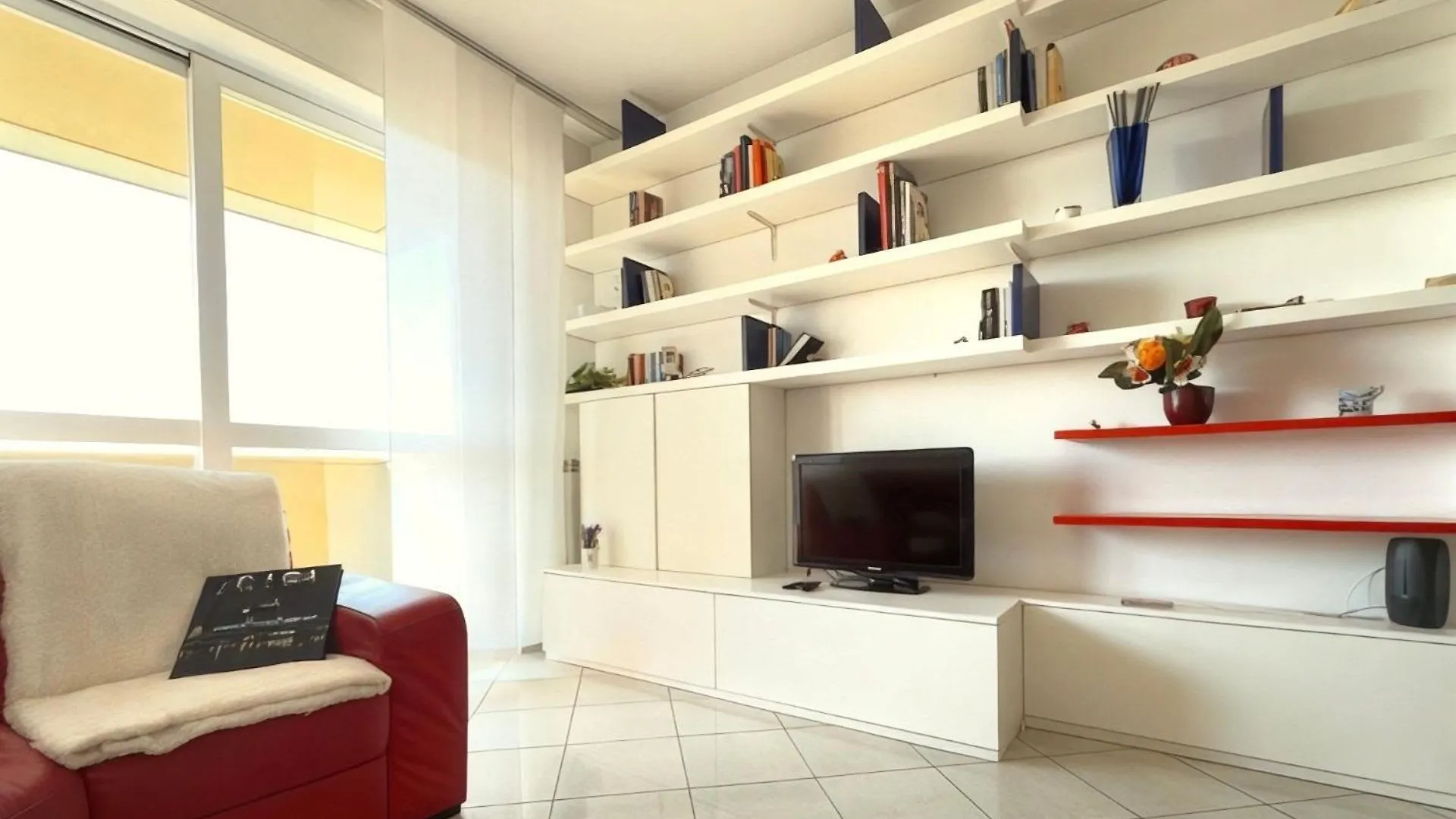 Homeby, Casa Cartesio Milano Italia