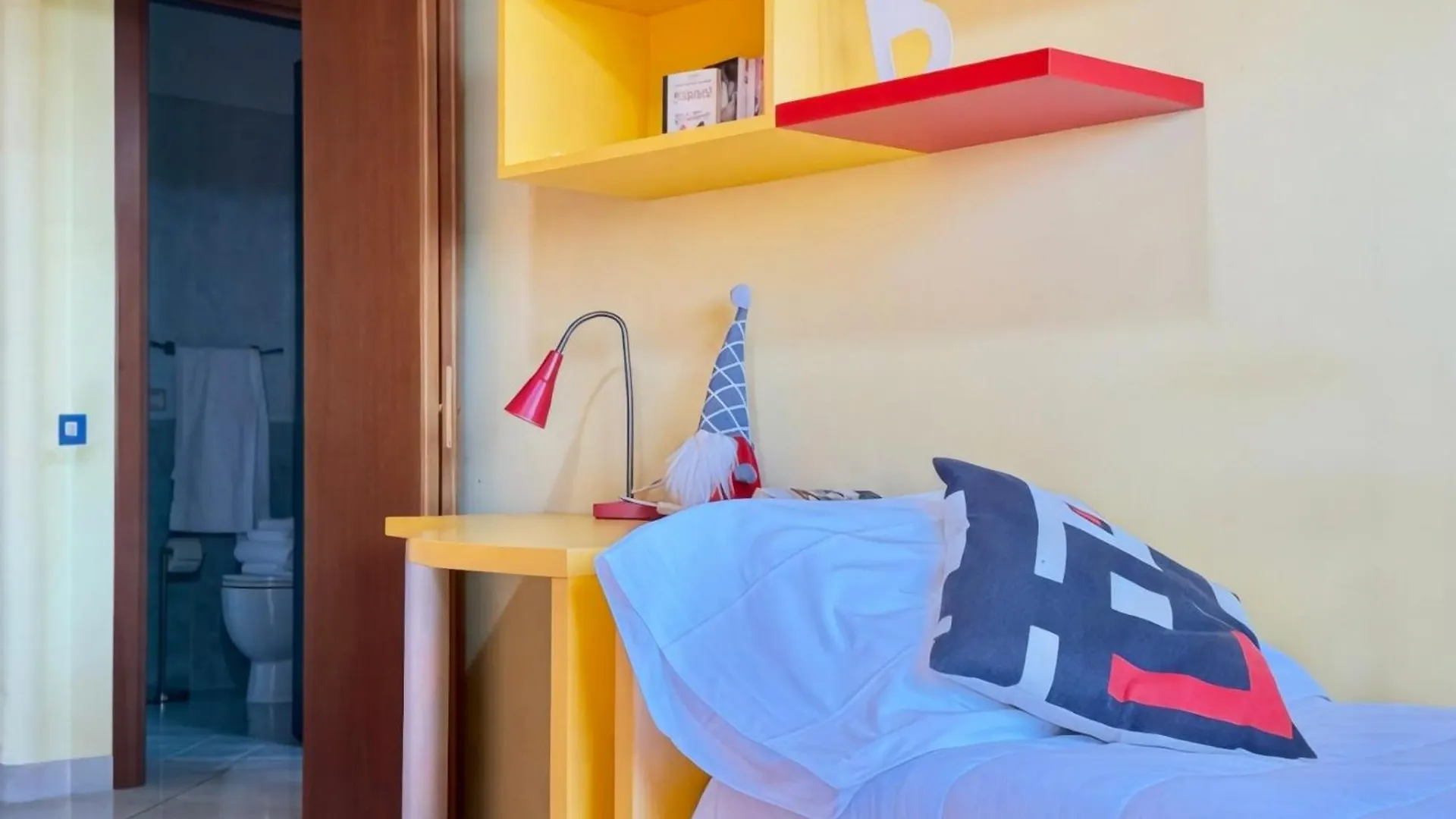 Apartment Homeby, Casa Cartesio Milan Italy